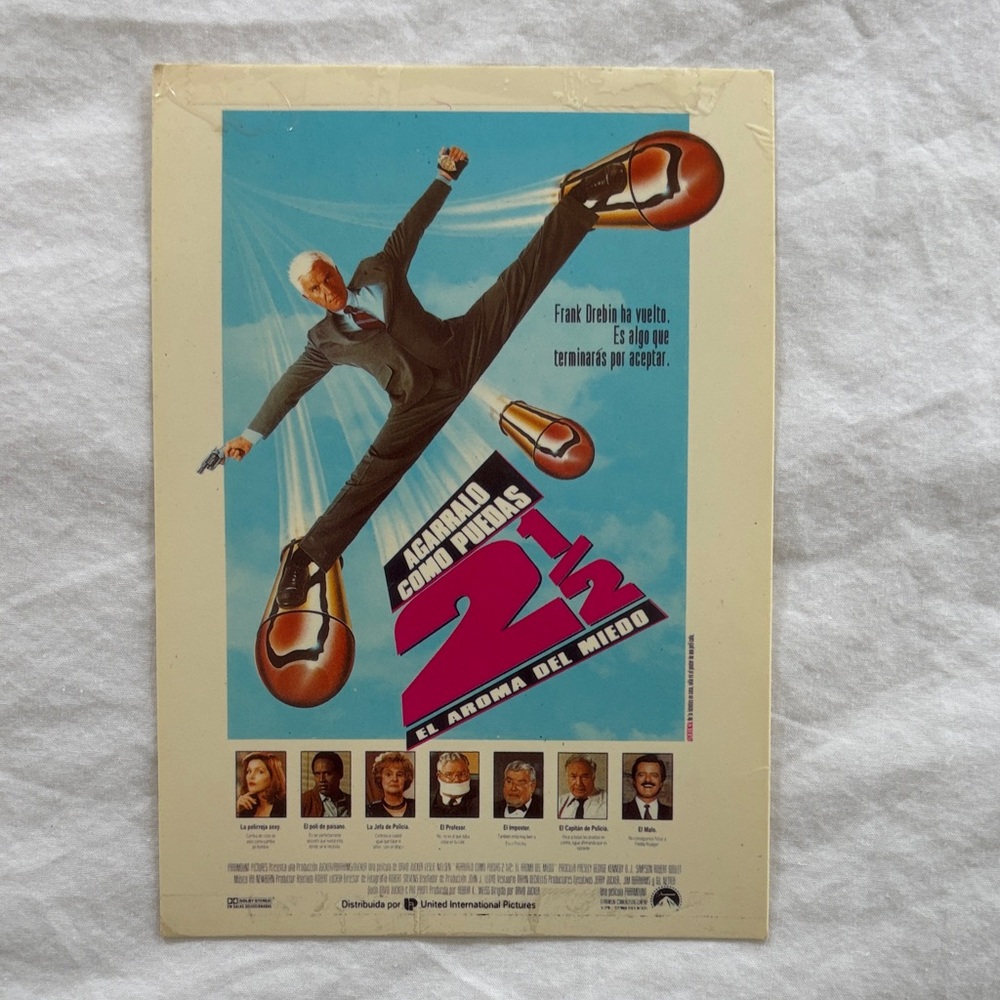 Vintage Movie Postcard - Naked Gun 2 1/2 in Spanish